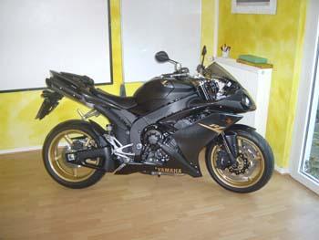 Yamaha R 1